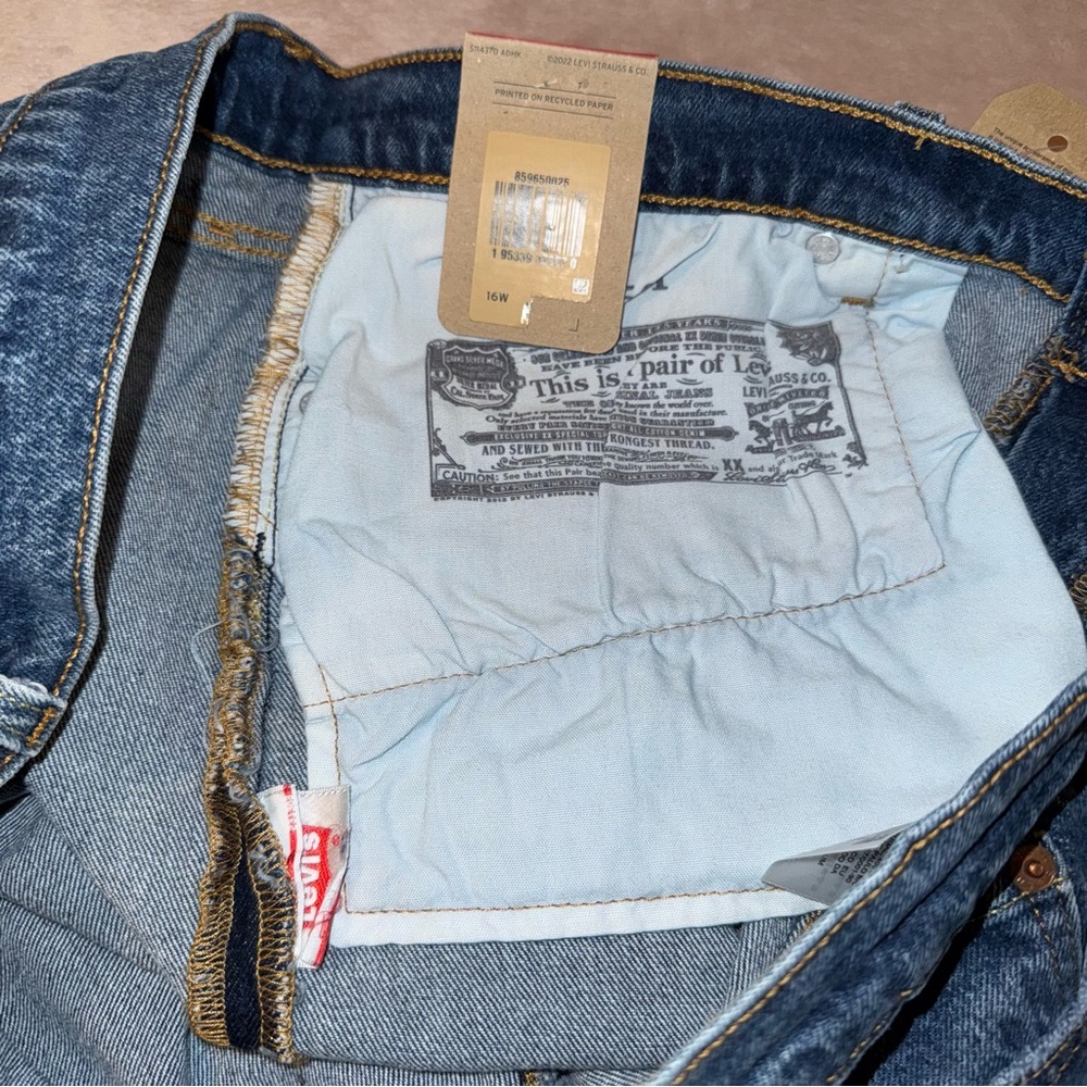 501 Levi’s fray  super high rise shorts size 16W - Picture 9 of 14